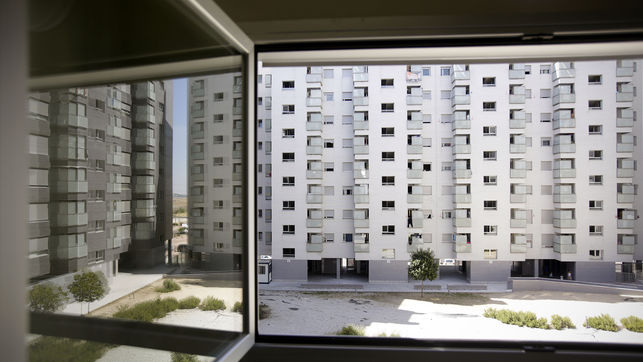 Una de las promociones de vivienda pública vendida a un fondo de inversión en el Ensanche de Vallecas./OLMO CALVO 